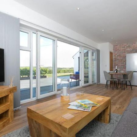 Adorable 1 Bedroom Country Cottage Bodewryd Buitenkant foto