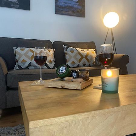 Adorable 1 Bedroom Country Cottage Bodewryd Buitenkant foto