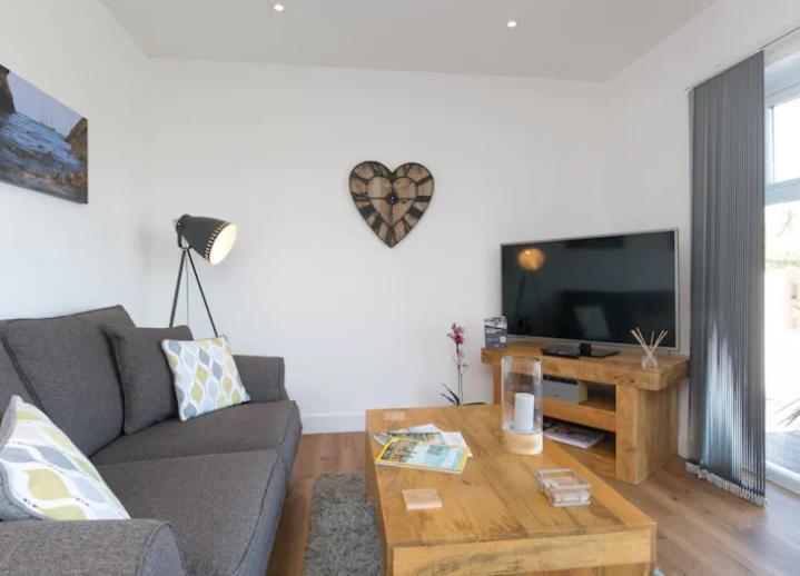 Adorable 1 Bedroom Country Cottage Bodewryd Buitenkant foto