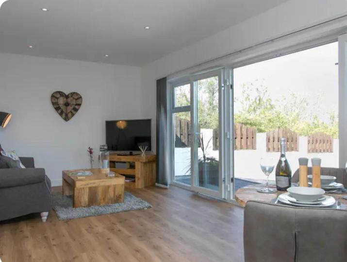 Adorable 1 Bedroom Country Cottage Bodewryd Buitenkant foto