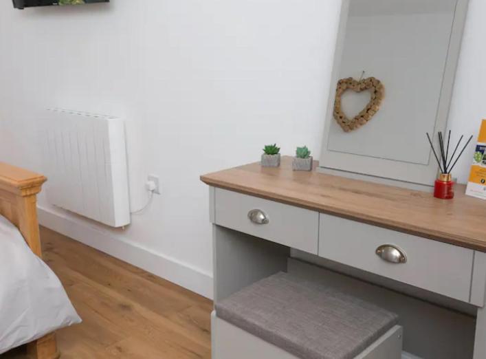 Adorable 1 Bedroom Country Cottage Bodewryd Buitenkant foto