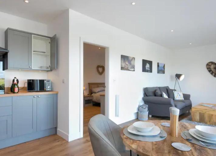 Adorable 1 Bedroom Country Cottage Bodewryd Buitenkant foto