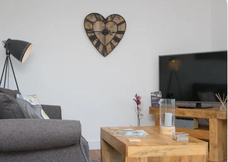 Adorable 1 Bedroom Country Cottage Bodewryd Buitenkant foto